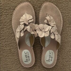 b.o.c. Women’s Sandals Size 8 / 39 M W Leather Upper Floral Design in Light Tan